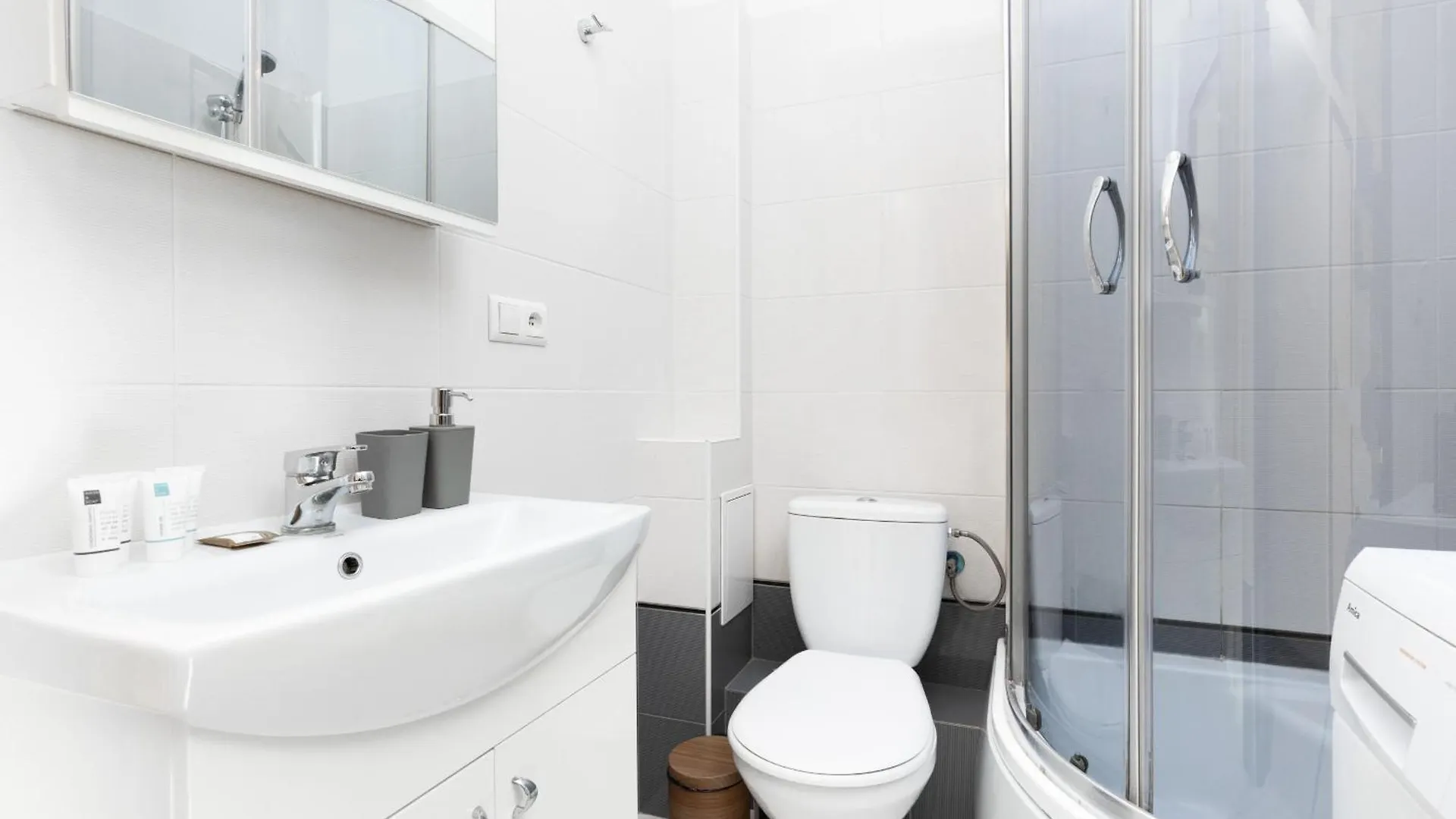 Apartment City Center Studio In Warsaw By Noclegi Renters